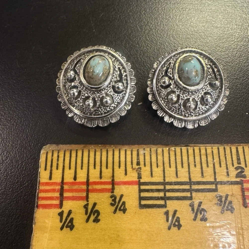 Vtg 1962 Sarah Coventry Round Antique Silver Tone Turquoise ClipOn 7/8